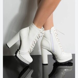 Montclair white Lace-Up Ankle Boots